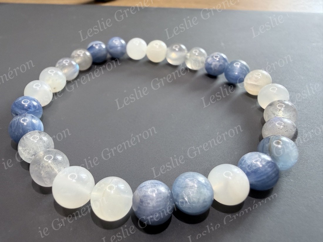 Bracelet Clarté & Intuition en pierres naturelles — Cyanite bleue, Pierre de lune beige, Labradorite