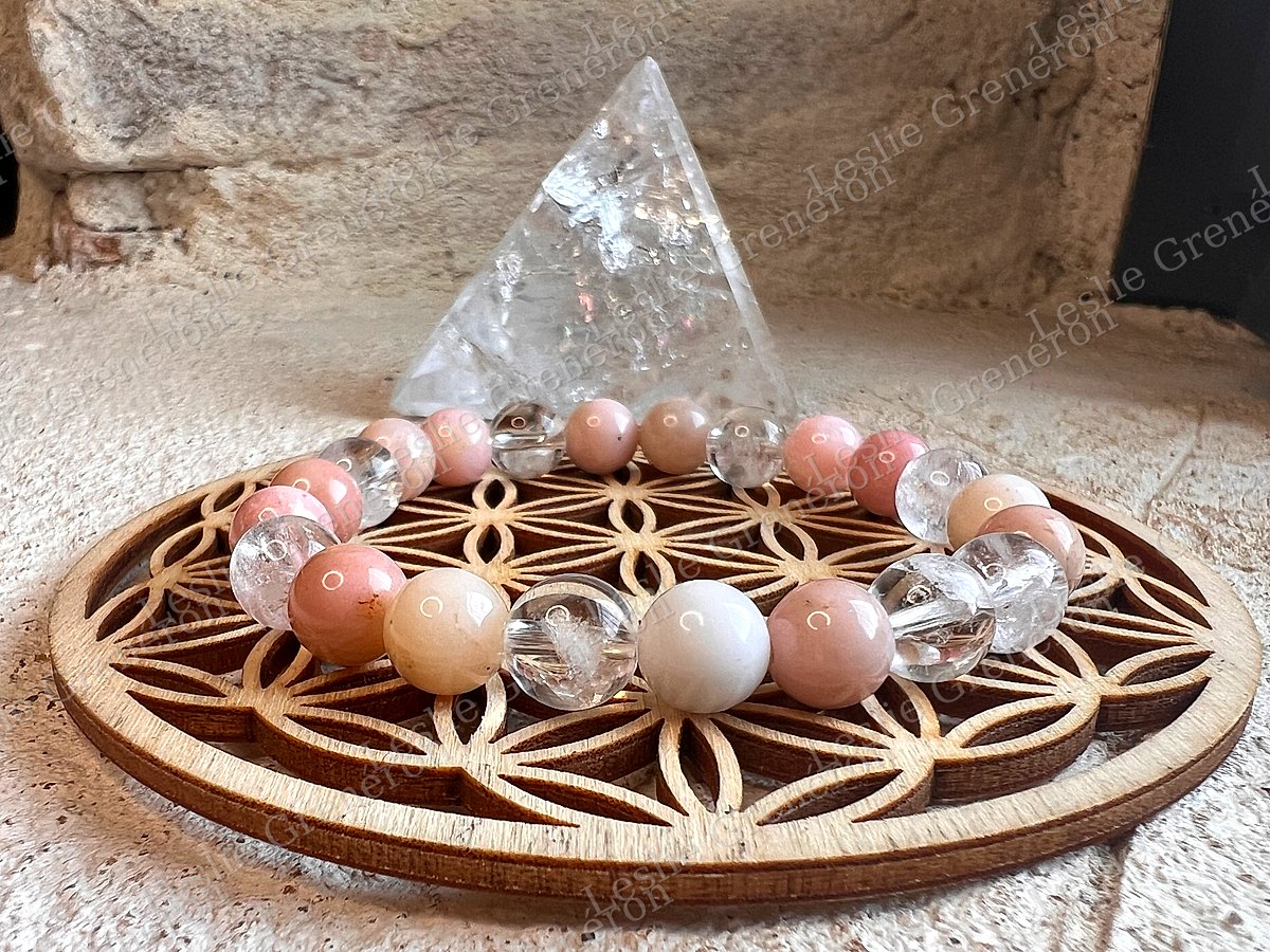 Bracelet Fleur de Douceur en pierres naturelles — cristal de roche, Opale rose