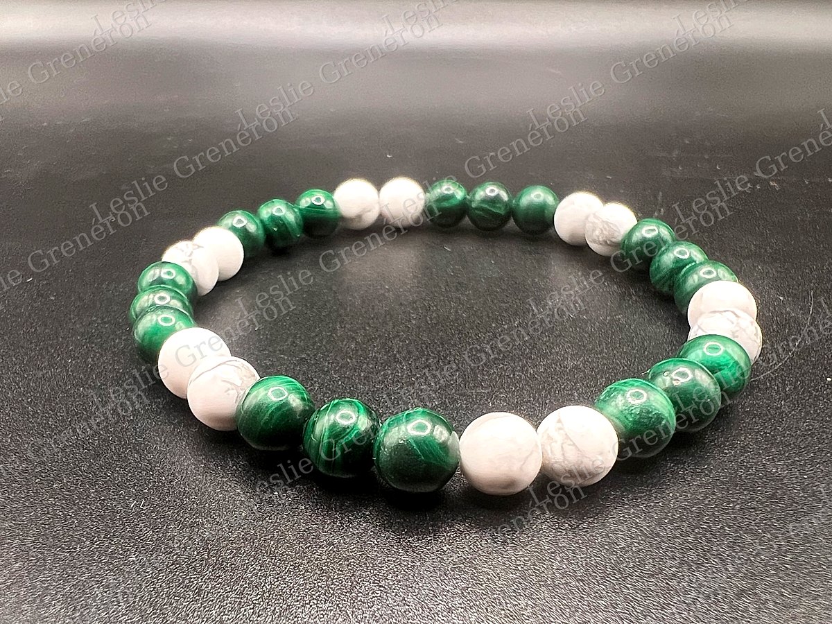 Bracelet Le Gardien des Maux en pierres naturelles — Malachite foncée, Howlite