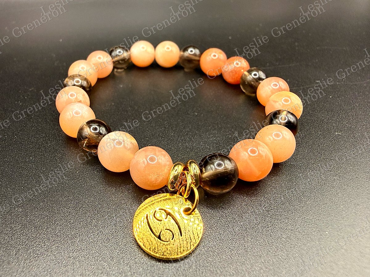 Bracelet L'Intuitive - Cancer (Signe astrologique) en pierres naturelles — Cristal de roche fumé, pierre de lune orange